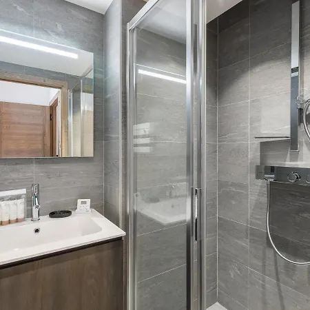 Elegant Pres Des Pistes Avec Sauna, Hammam, Salle De Sport Et Parking Couvert - Fr-1-569-47 *