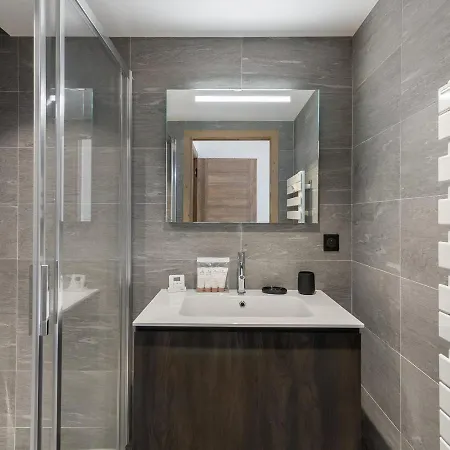 Elegant Pres Des Pistes Avec Sauna, Hammam, Salle De Sport Et Parking Couvert - Fr-1-569-47
